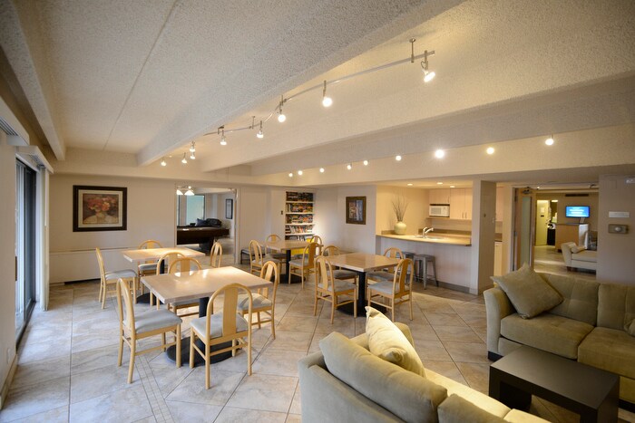 Building Photo - 777 N Washington St