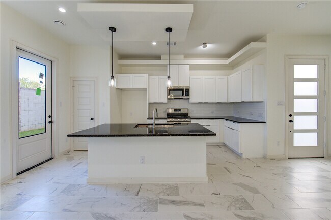 Building Photo - 2930 El Fenice Ln