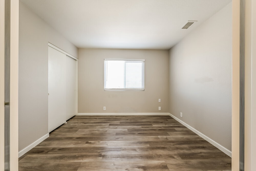 Building Photo - 2110 E Behrend Dr