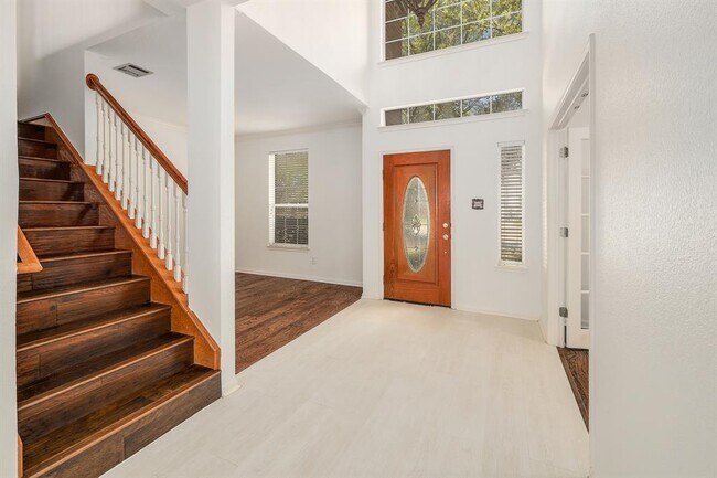 Building Photo - 2023 Wood Glen Dr