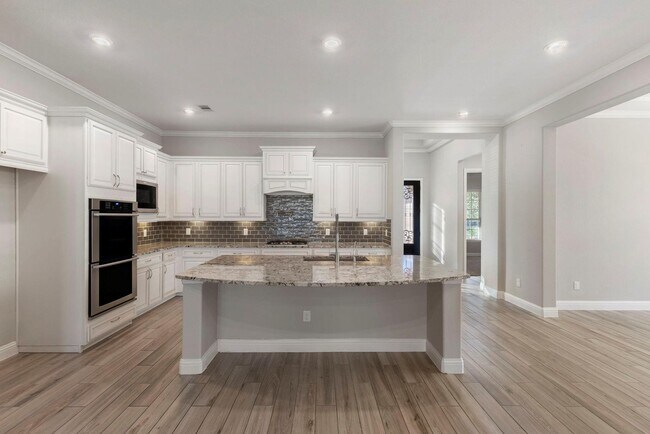 Building Photo - 18855 Collins View Dr