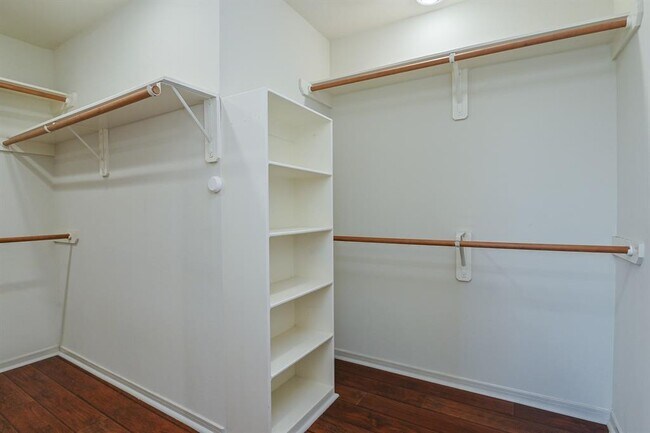 Building Photo - 7002 Bossut Dr