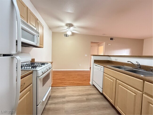 Building Photo - 8250 N Grand Canyon Dr