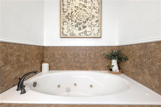 Building Photo - 619 N Rupple Rd