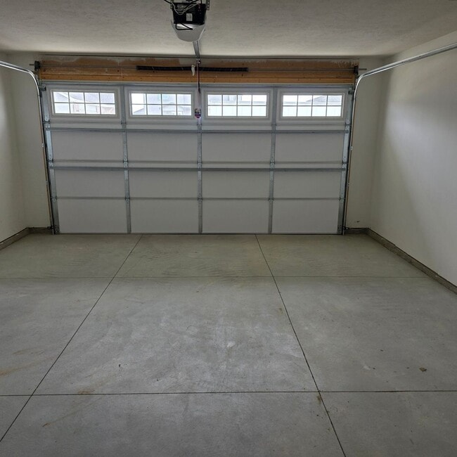 Building Photo - Garden View Zero Entry!! PHOTOS COMING SOON!