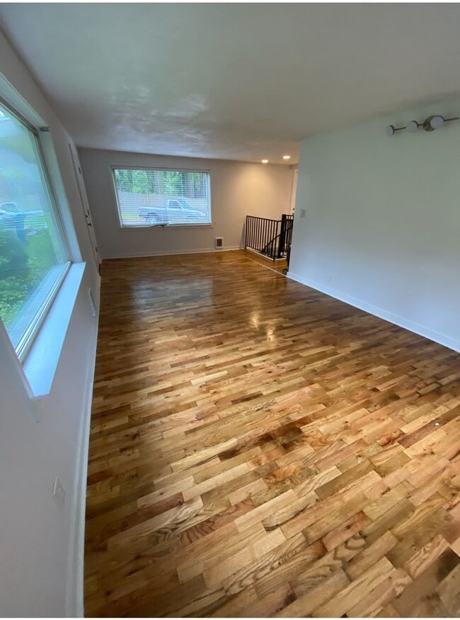 Building Photo - Newly Renovated 3 Bedroom in Renton Highlands