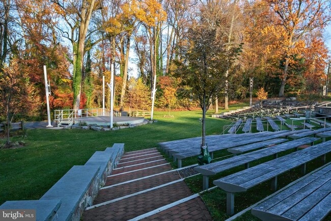 Building Photo - 1305 Sylvan Dr