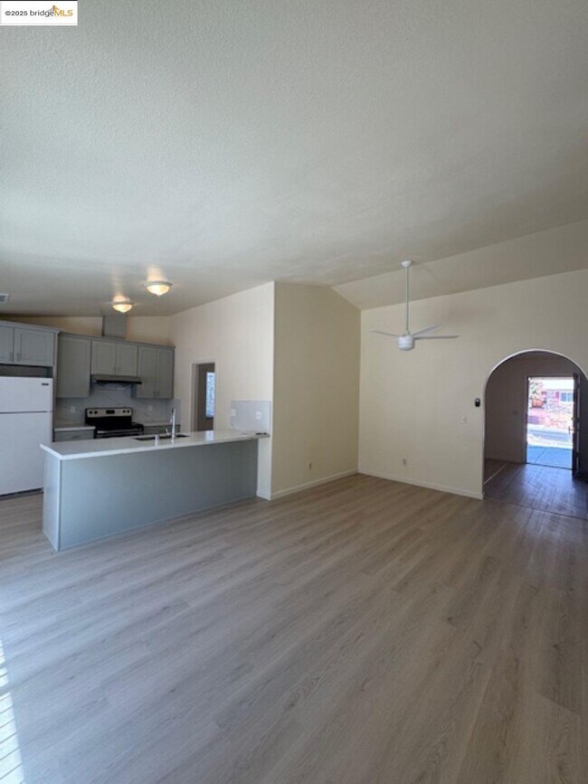 Building Photo - 3323 Blythe Dr