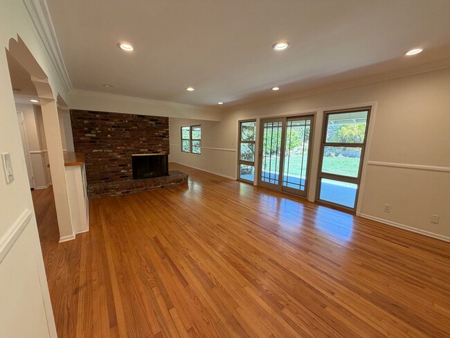 Building Photo - Newly Rehabbed Charming 3 Bed 2 Bath Home ...