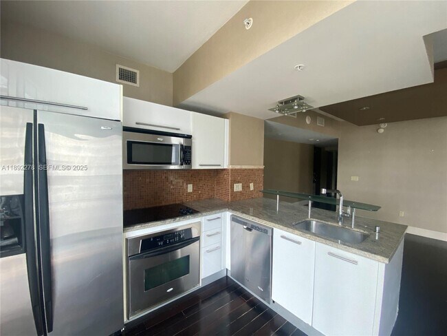 Building Photo - 185 SW 7th St