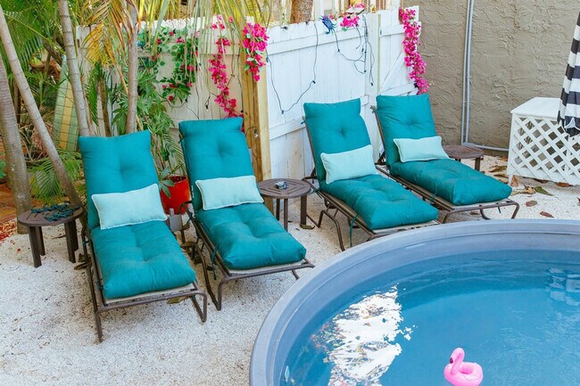 Building Photo - 519 28th St