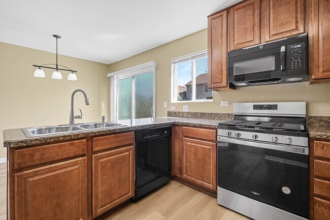 Building Photo - 24617 Patriot Square Dr S
