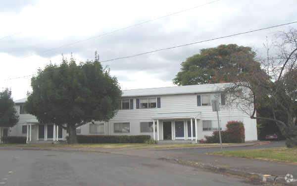 Building Photo - Maple Court Apartments