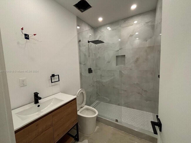 Building Photo - 8311 Grand Canal Dr