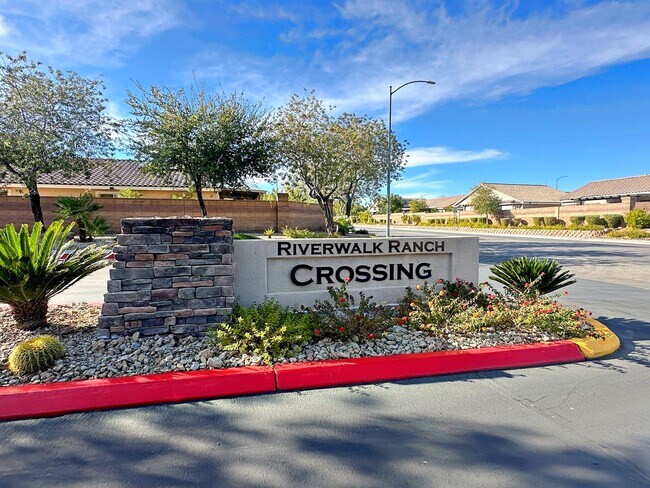 Building Photo - SINGLE STORY HOME WITH CASITA IN GATED COMMUNITY