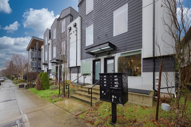 Building Photo - 5201 Brooklyn Ave NE