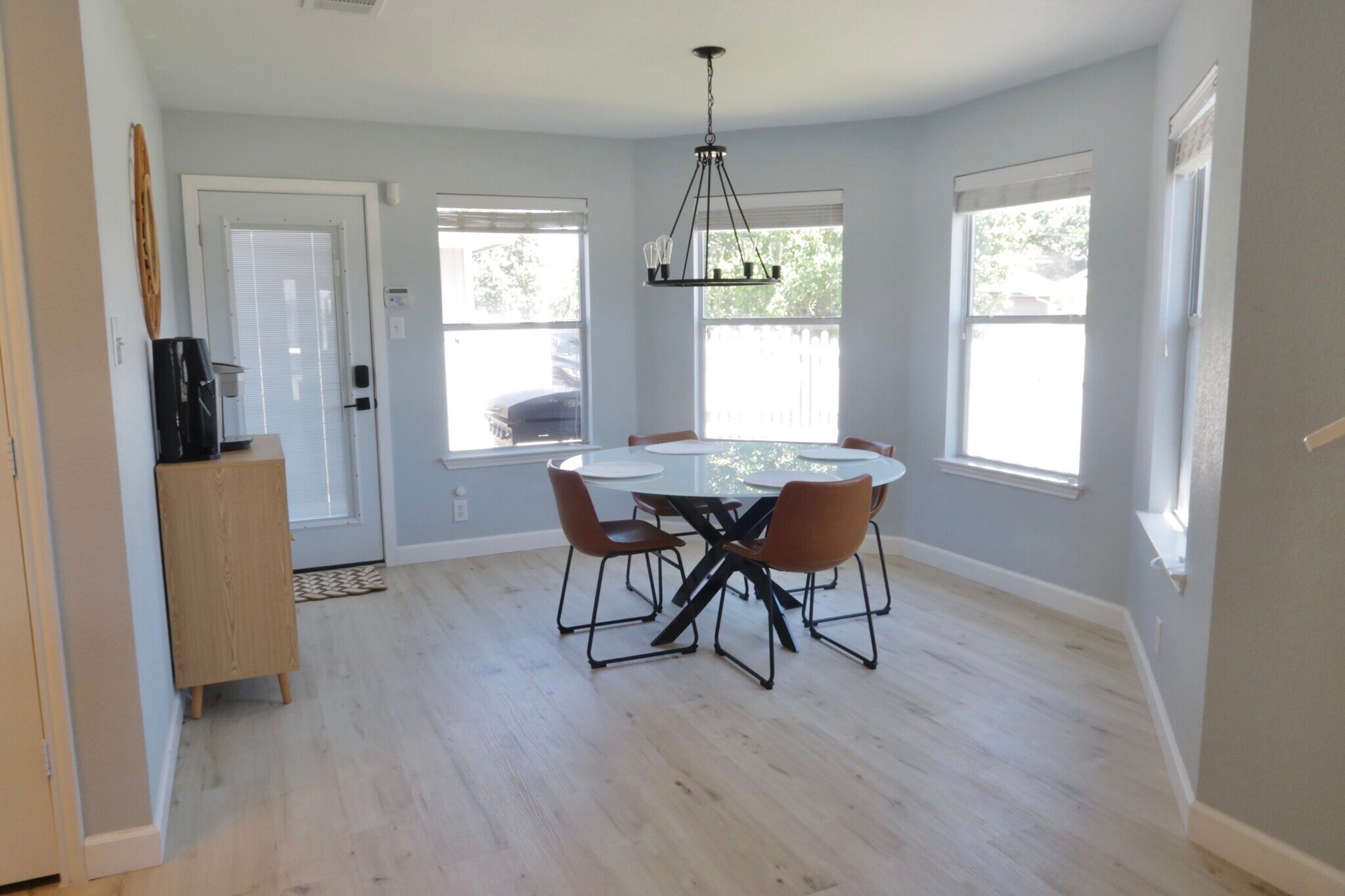 Building Photo - 500 Rolling Oak Dr