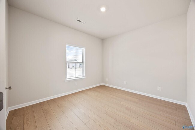 Building Photo - 4608 Hampton Glen Circle SE