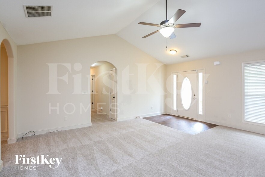 Building Photo - 603 Embassy Walk