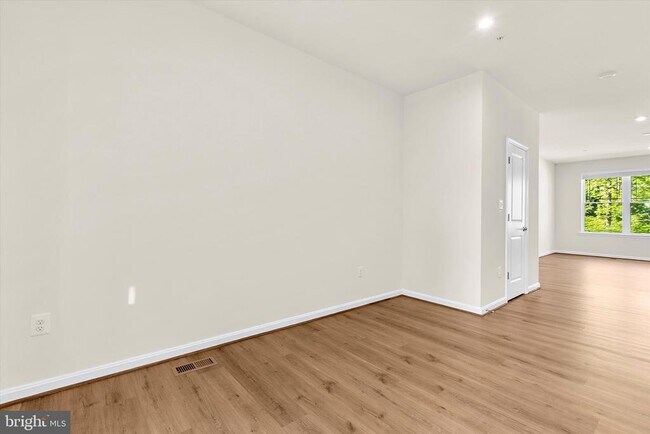Building Photo - 1102 Thomas Trl