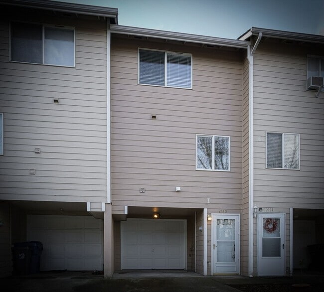Building Photo - 2 Bed 1.5 Bath Townhouse ~ Fully Fenced Ba...