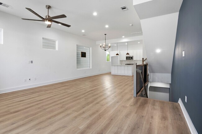 Building Photo - 2806 Versailles Oak Ln