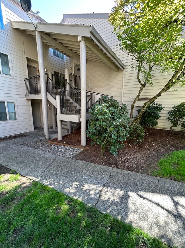 Primary Photo - Cozy Condo in On The Green