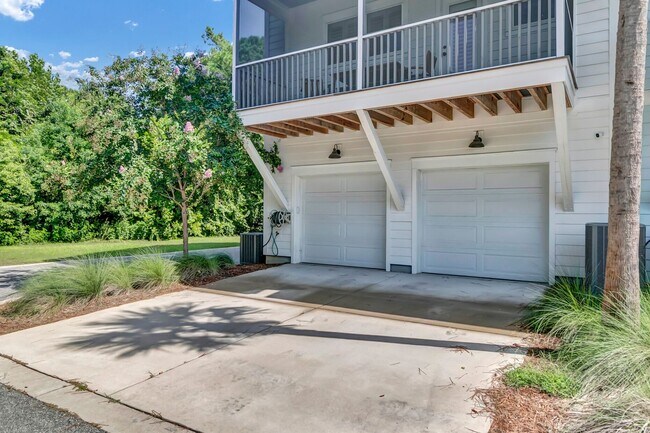 Building Photo - 123 Sabal Ct