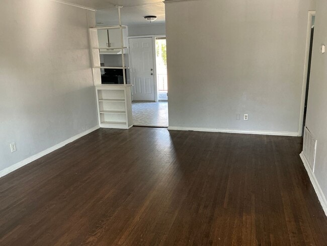 Building Photo - Section 8 Welcome -3 Bed/1 Bath