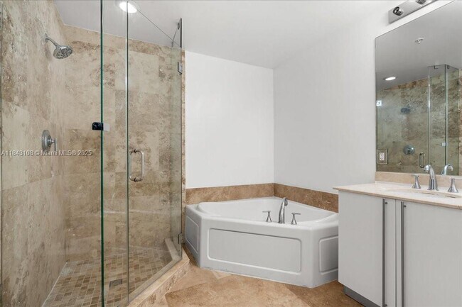 Building Photo - 3030 NE 188th St