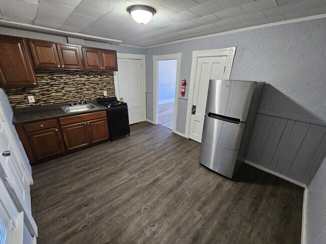Building Photo - $1475/mo - 1 Bed / 1 Bath Second floor Apartment in Downtown Manchester with All Utilities Included!