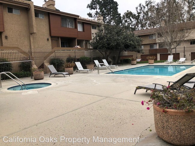 Building Photo - 735 County Square Dr