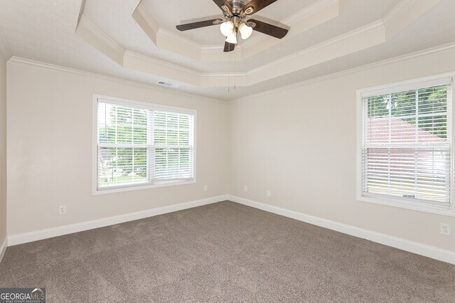 Building Photo - 1599 Queen Elizabeth Dr