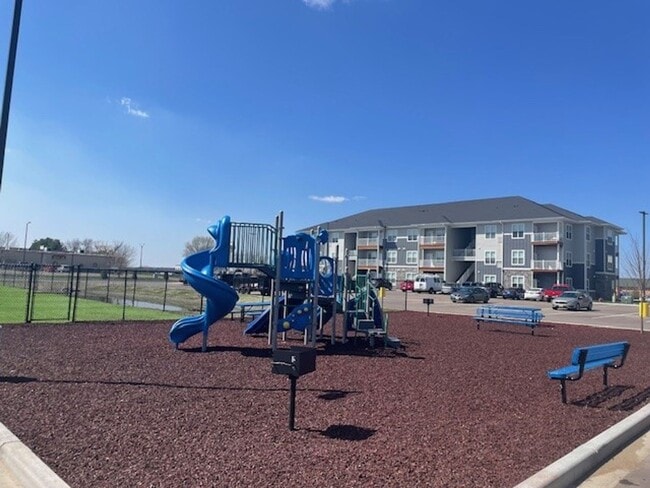 Building Photo - 1619 Doman Dr