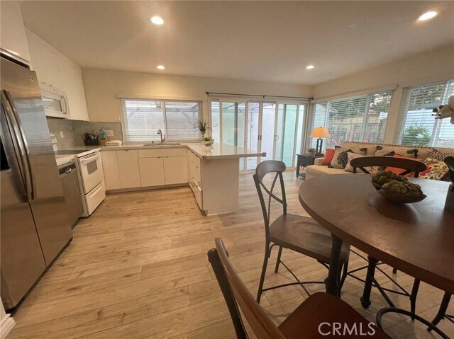 Building Photo - 4231 Manzanita St