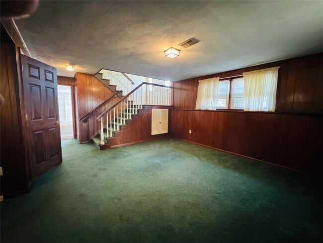 Building Photo - 2715 Manhattan Dr