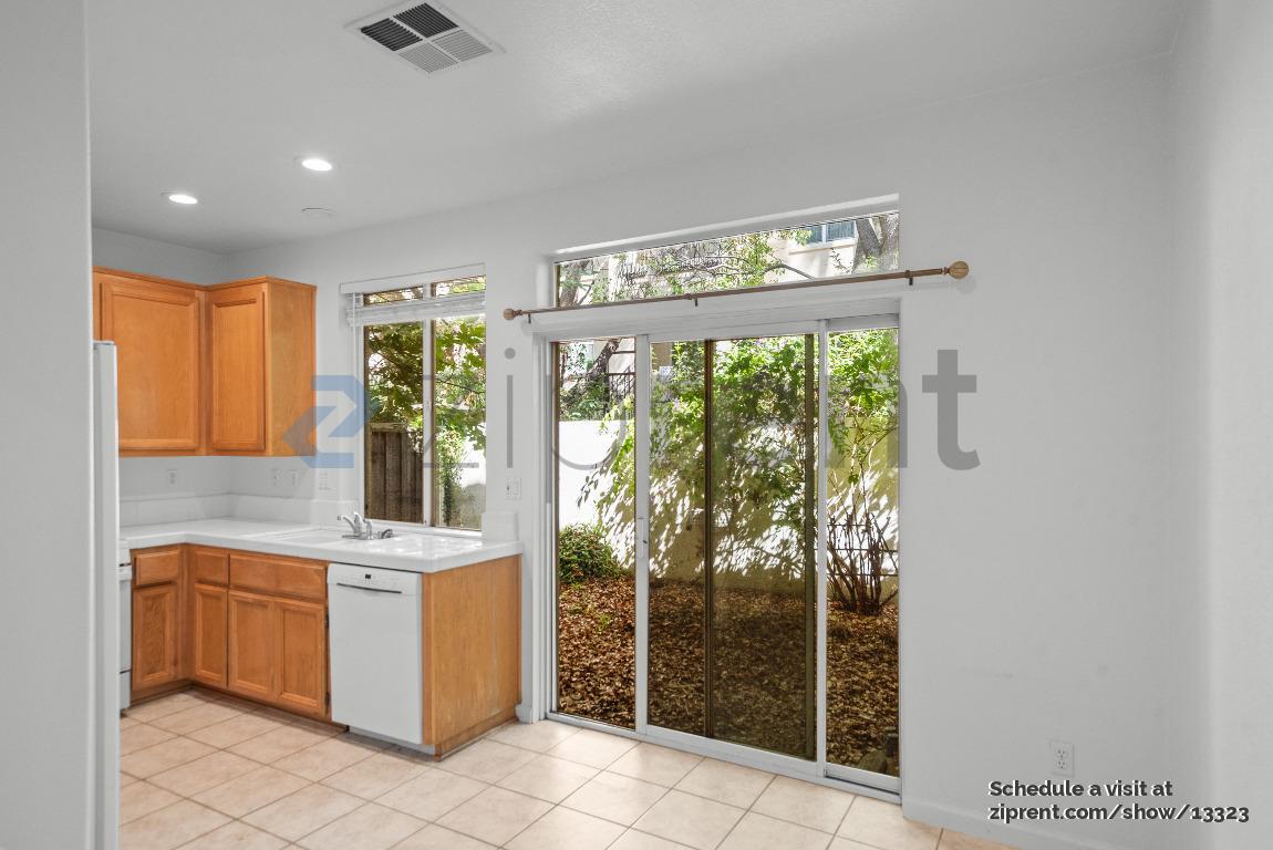 Building Photo - 343 Oleander Dr