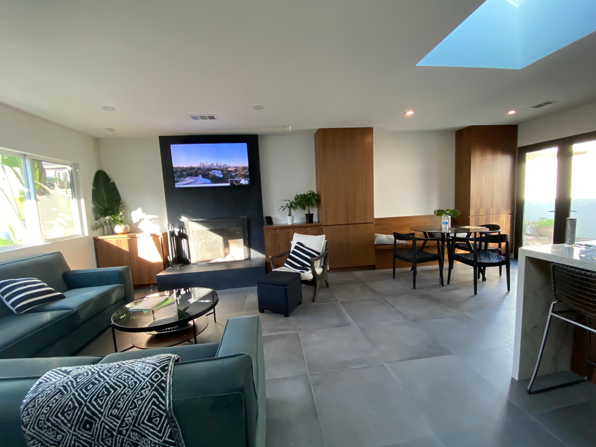 Building Photo - 2009 Warfield Ave