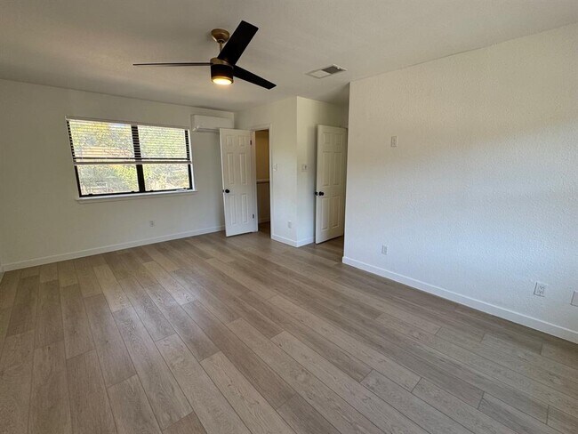 Building Photo - 12604 Shady Acres Dr