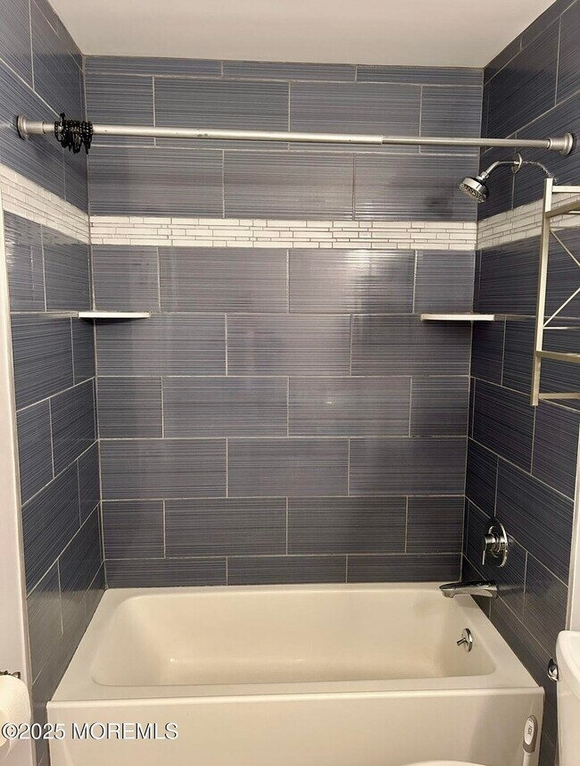 Building Photo - 330 Shore Dr