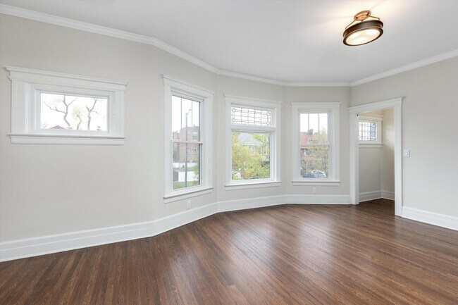 Building Photo - 715 Gladstone Ave