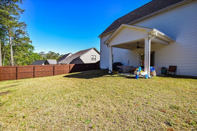 Building Photo - 4 Bedroom 3.5 Bath, No Pets