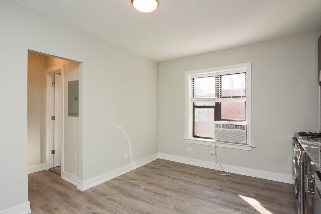 Building Photo - 434.5 W Belden Ave