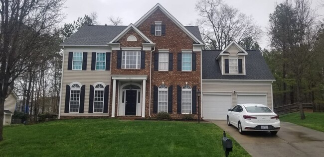 Primary Photo - Stunning 5 bedroom Home in Ballantyne Char...