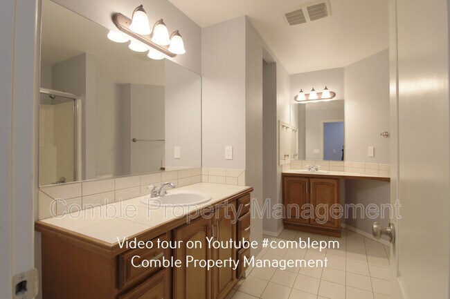 Building Photo - 4112 NE 27th Pl