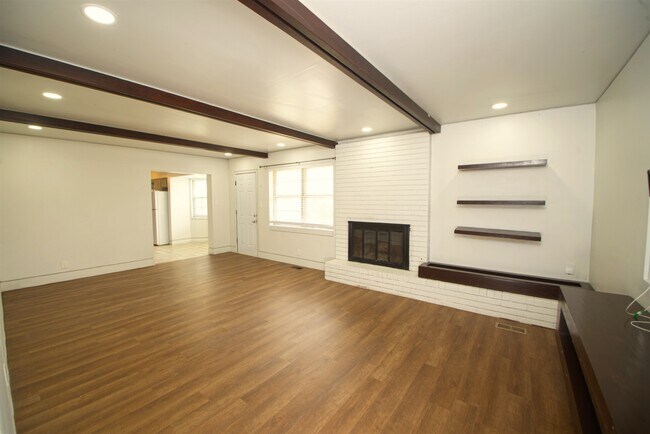 Building Photo - 5105 S Kingston Ave
