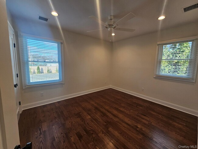 Building Photo - 87 Community Rd