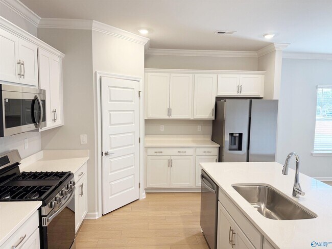 Building Photo - 217 Stockyard Cir