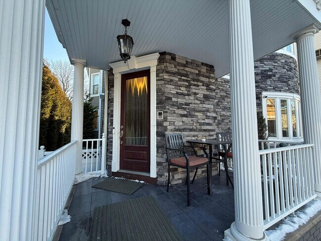 Building Photo - 19-21-21 Carlton Ave