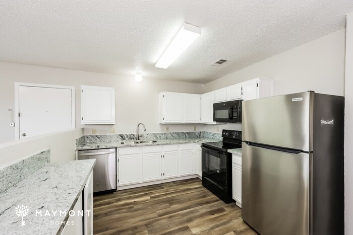 Building Photo - 12717 Hilltop Dr